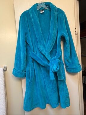 Woman’s size M Covington Teal Plush Shawl-Collar Bath Robe